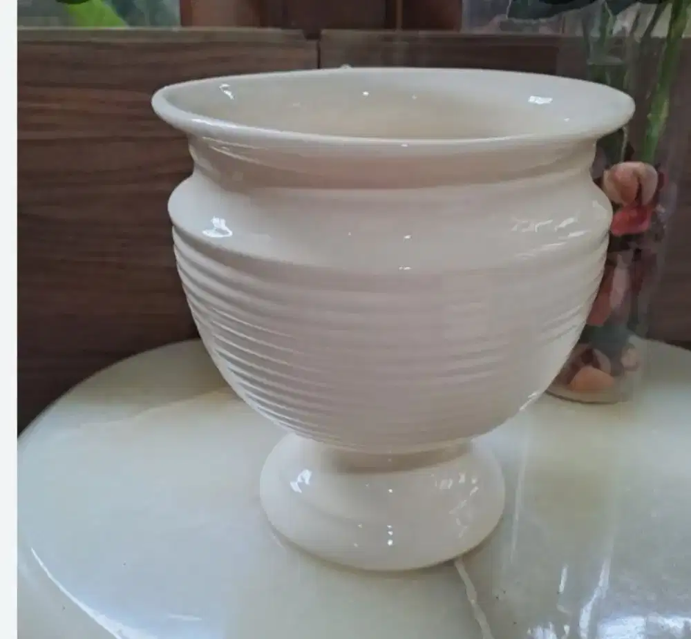 Vas bunga keramik putih