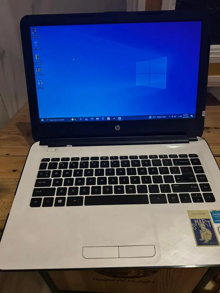 Laptop HP core i3 putih 14 inch