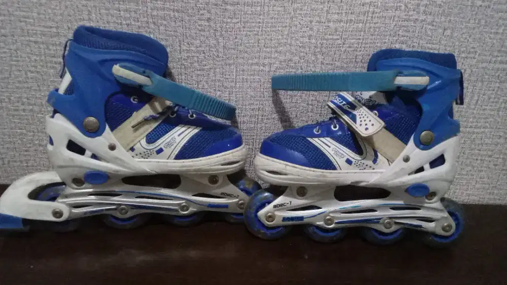 Sepatu  roda(power blade)