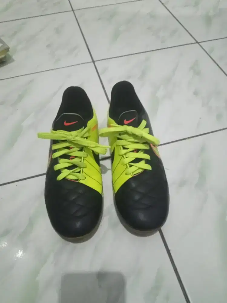 Sepatu futsal kondisi aman jarang pakai