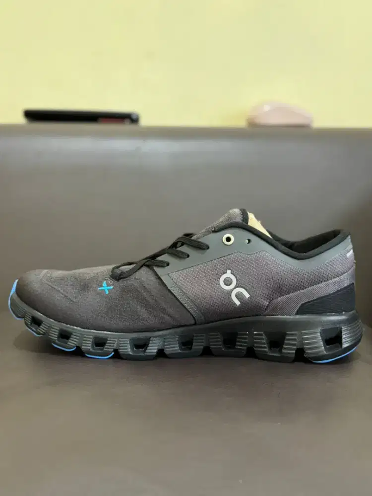 Sepatu on cloud (44) sport/running