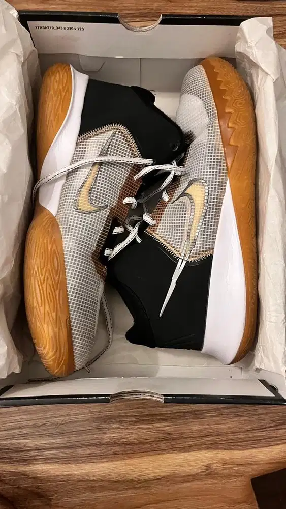 Sepatu basket Nike Kyrie Irving 4 Flytrap