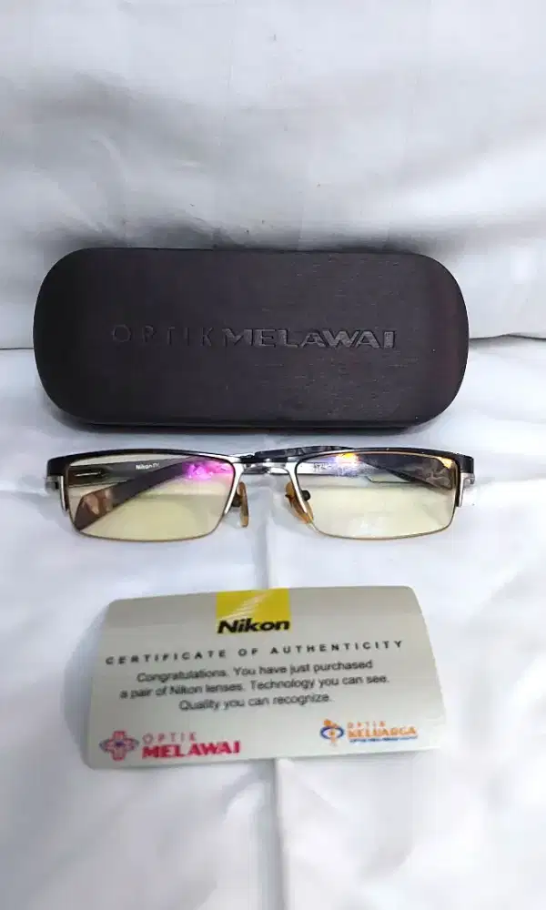 Kacamata Nikon Original