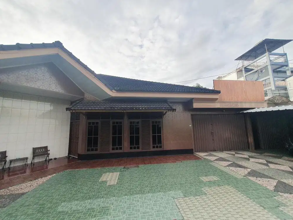 Rumah Luas Strategis Jalan Angkatan 45
