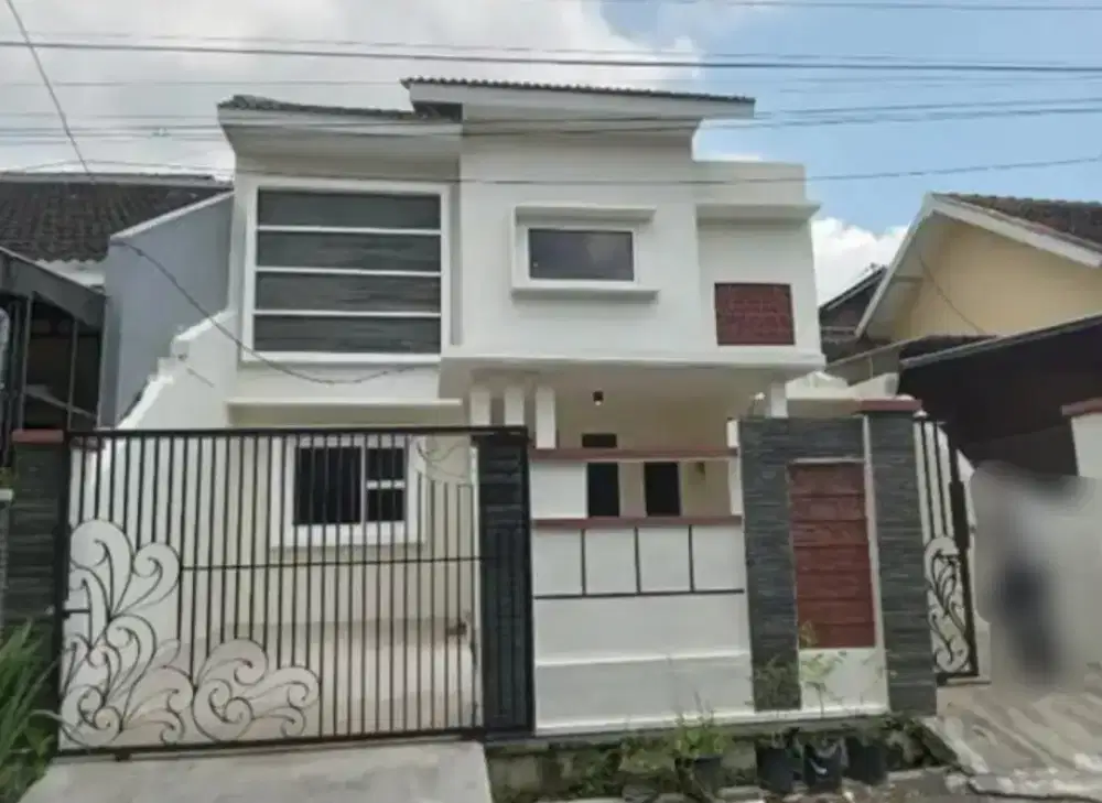 Rumah 2 lantai 4KT di Gunung Batu Permai Jember