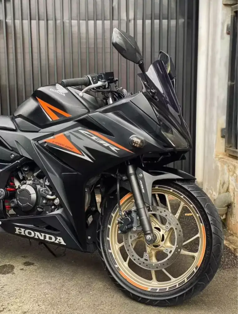 Cbr abs 150 cc th 2018 plat b bekasi