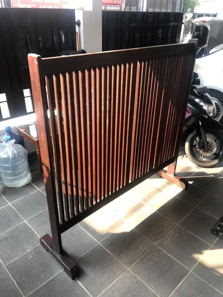 Sketsel kayu hias ruang tamu