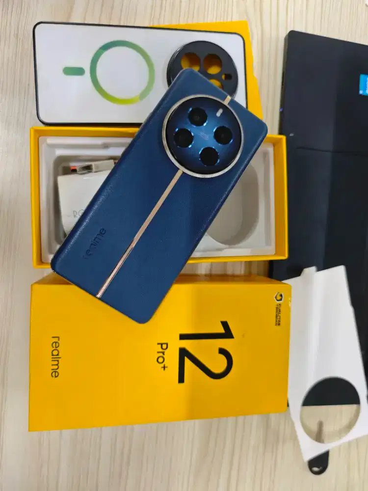 Realme 12 pro plus 5G ram 8 internal 256 fulset sesuai photo