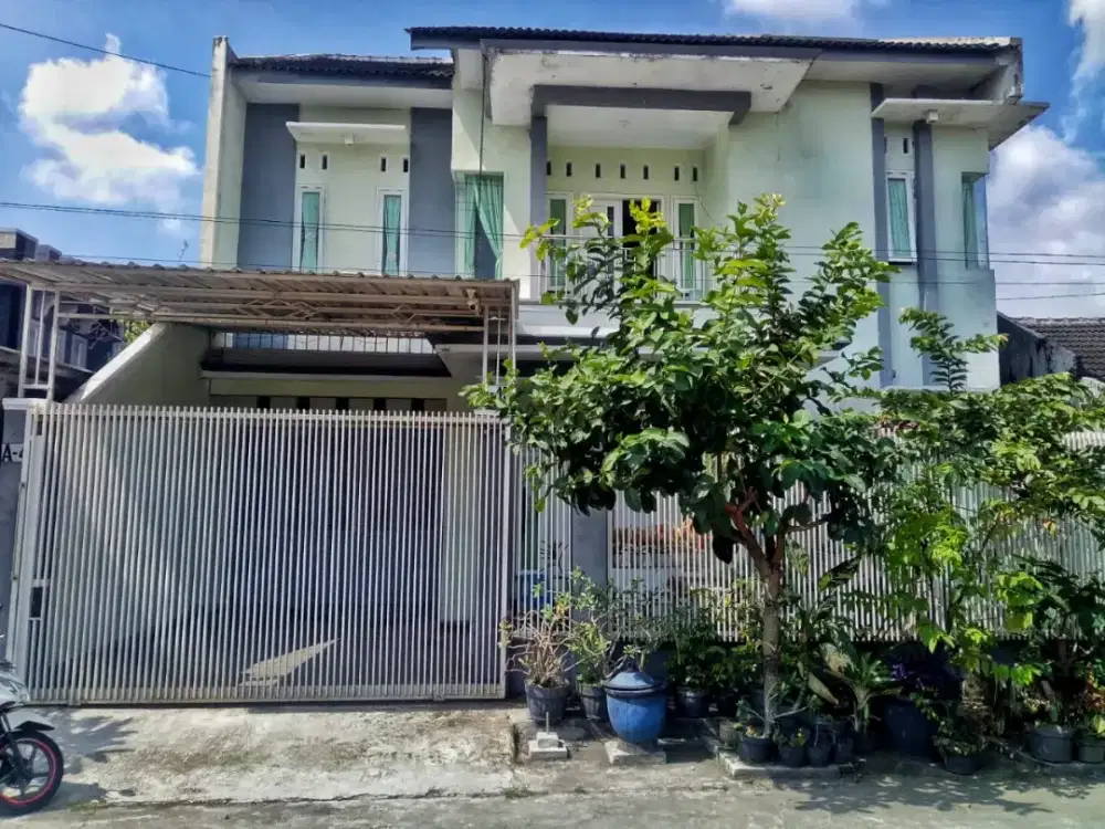 Rumah 2 lantai 6KT dekat SMAN 3 Jember