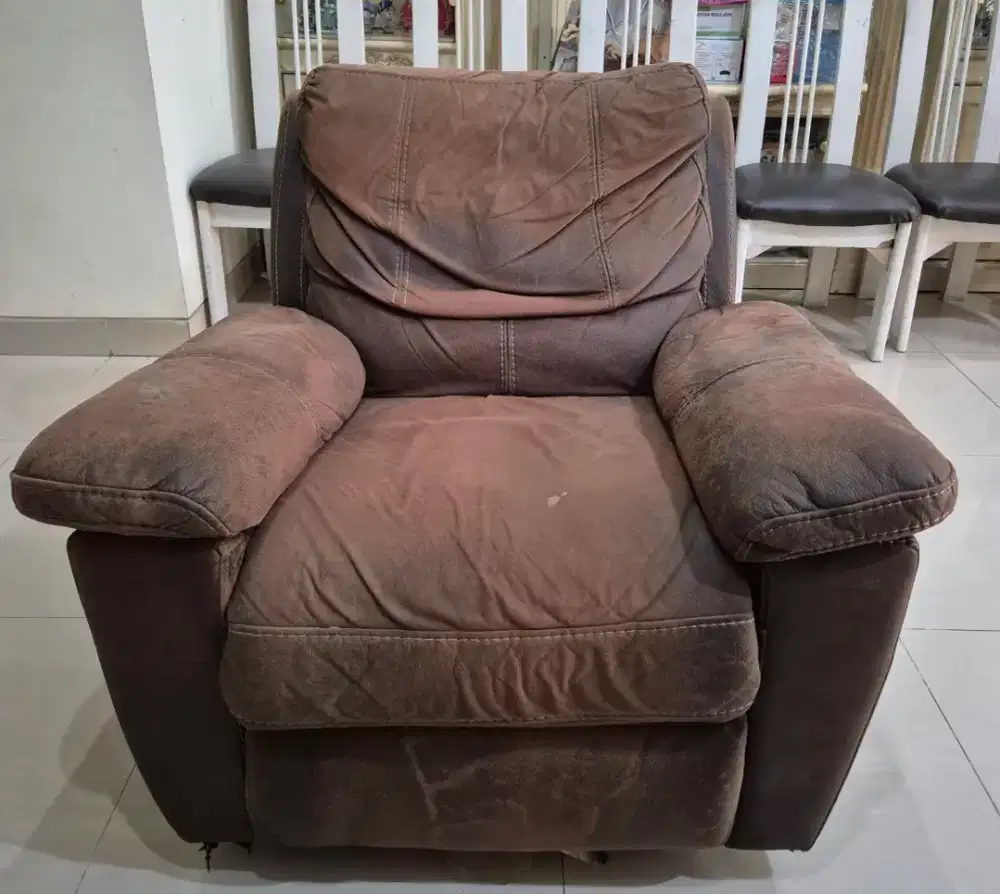 Kursi santai (nonton TV)