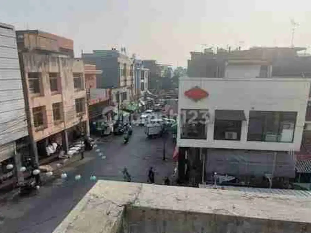 Ruko 3 lt  Siap pakai Deket Astaananyar kuliner malam