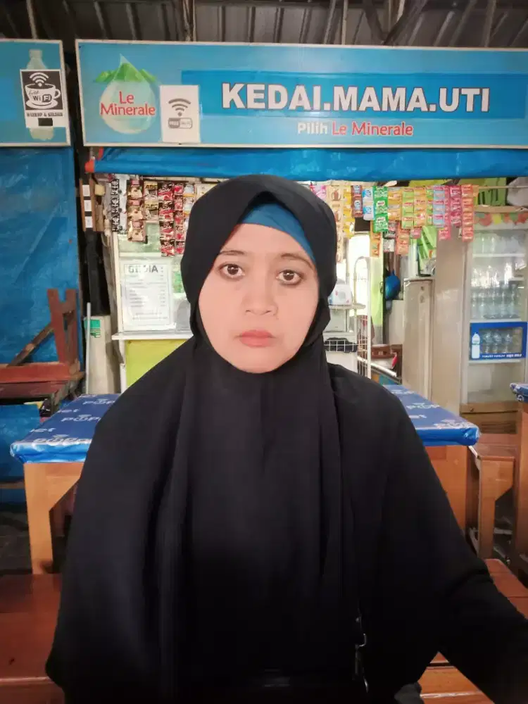 Saya butuh kerjaan buat kehidupan saya sehari-hari