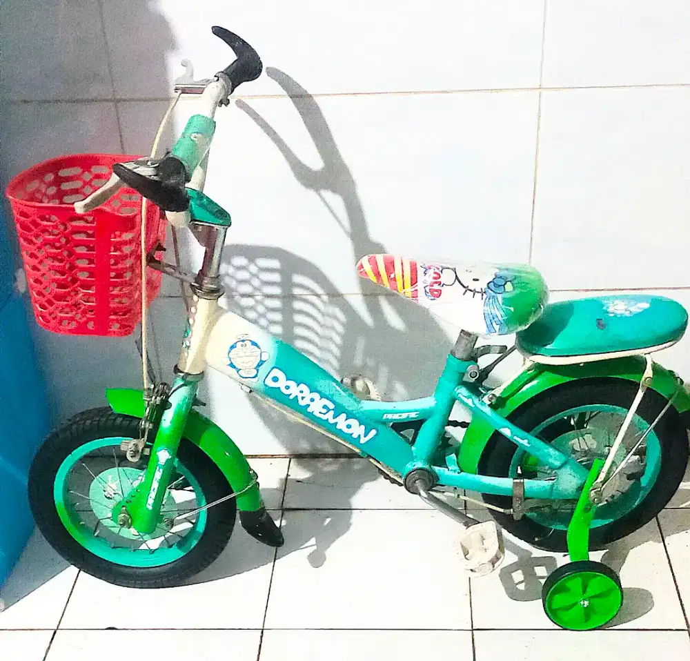 Sepeda merk Pacific,ukuran 12 ( umur 2 zhn - 6 thn