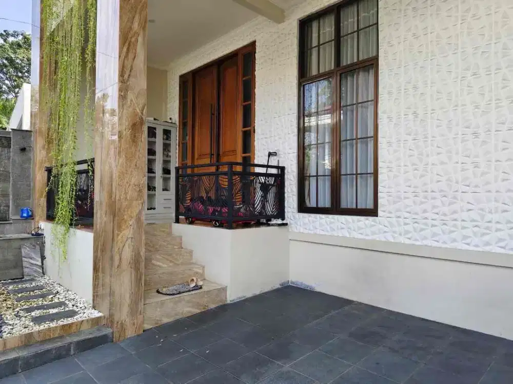 RUMAH 2 LANTAI murah Harga Nego Pulomas Jakarta Timur