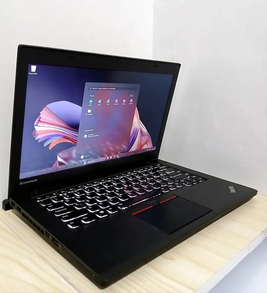 Thinkpad T450 | intel i5-5300U | 8GB/120GB SSD | Windows 11 Lenovo