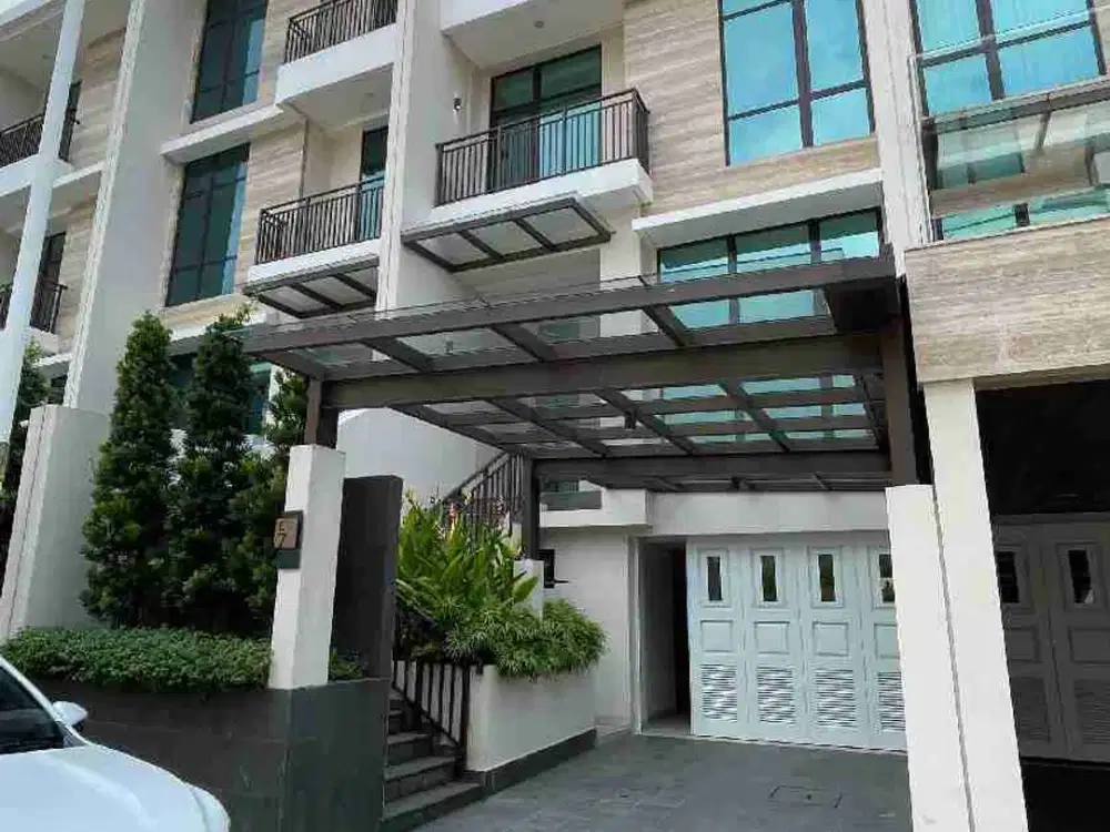 Rumah Town house mewah di pondok indah
