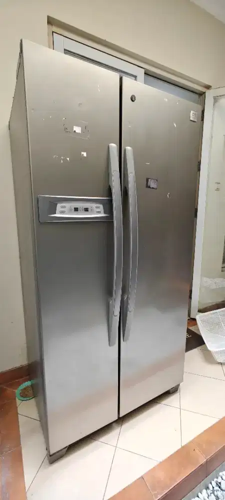 Kulkas Dua Pintu Besar 618L