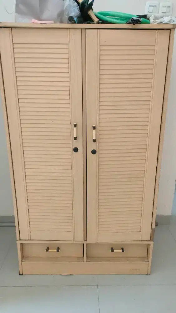 LEMARI PAKAIAN BEKAS