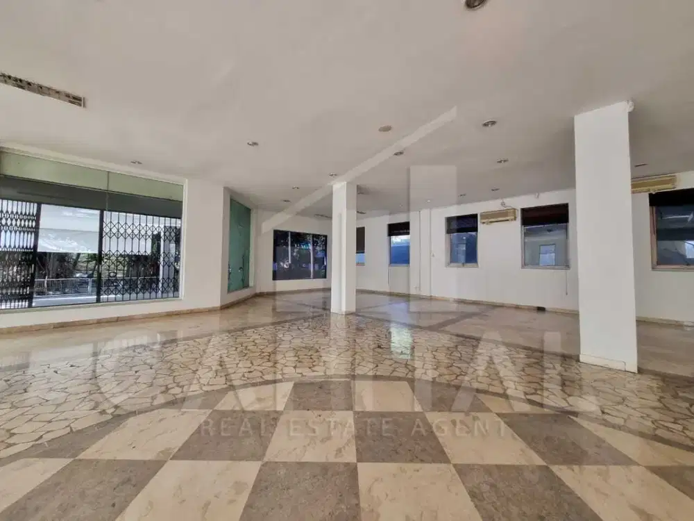 GEDUNG 4 Lt di SAYAP SETIABUDHI LOKASI SEJUK ASRI COCOK UNTUK KANTOR KLINIK OUTLET dll