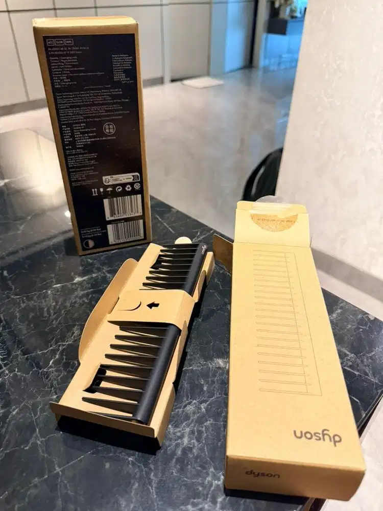 Dyson Detangling comb / sisir dyson / dyson comb