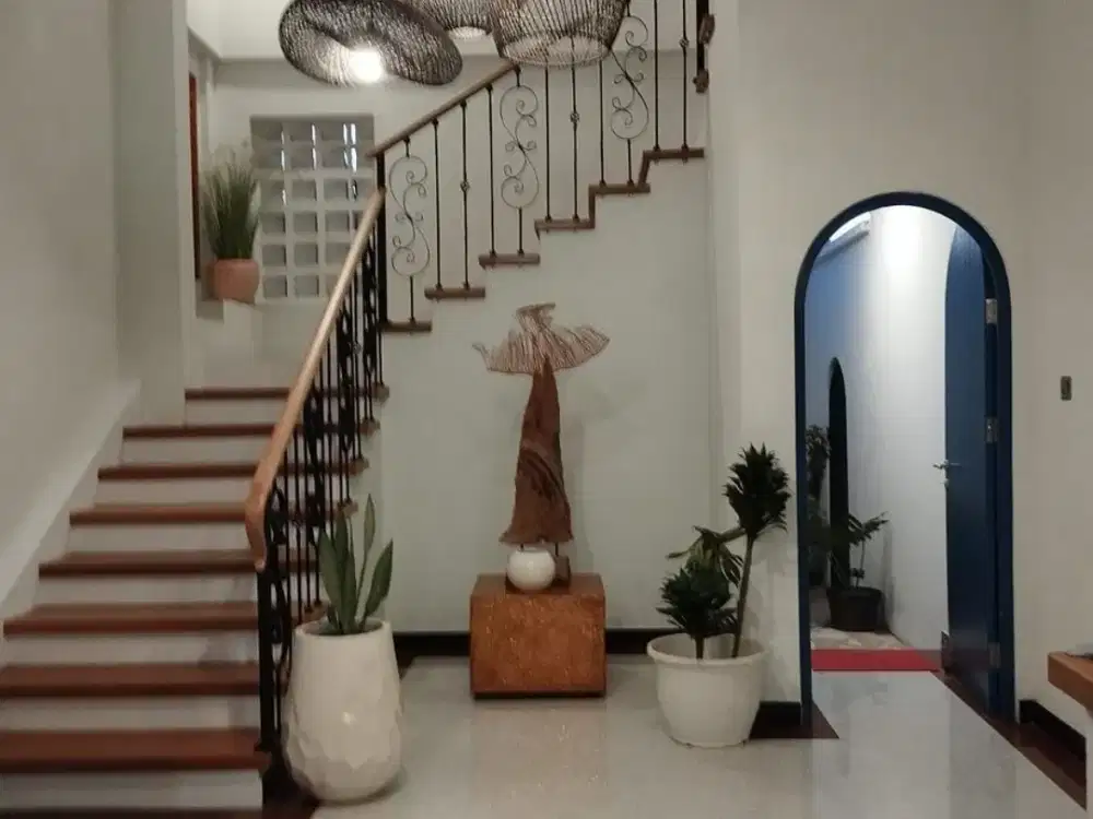 Semi Villa Modern with Ocean View & Exclusive Rooftop, Forsale in Kesiman.