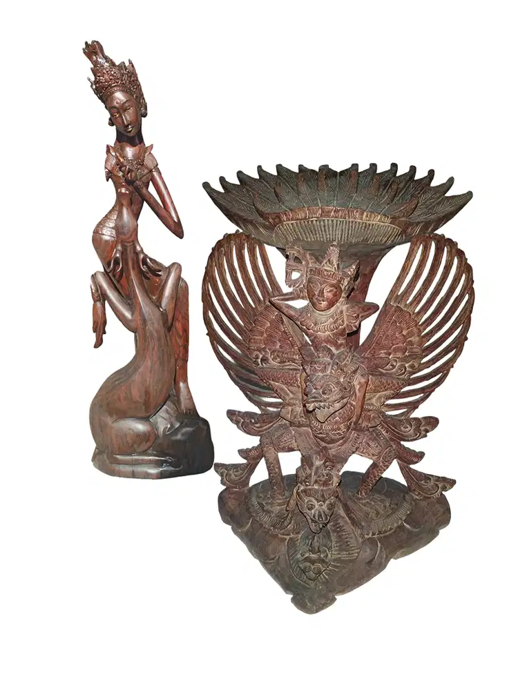 Patung kayu Dewi Asih dan Garuda Wisnu Kencana