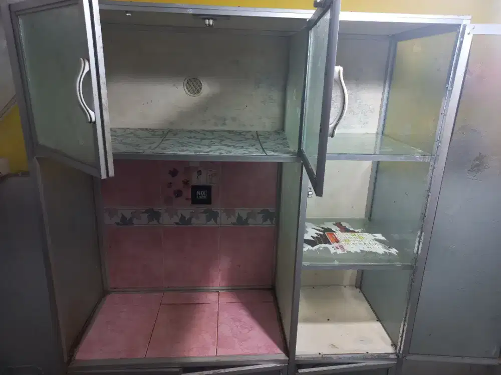 Dijual Lemari Kaca Alumunium