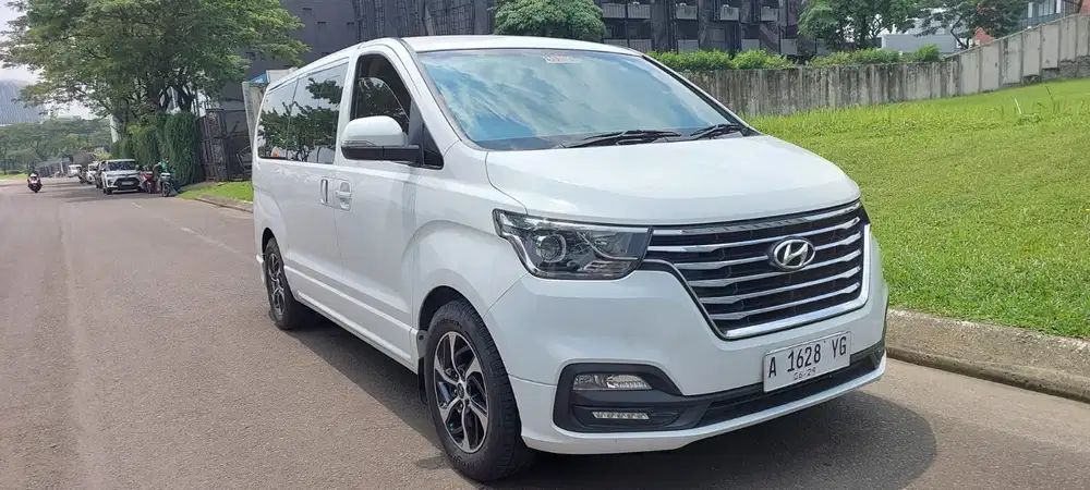 Hyundai H1 Royal Crdi 2.5 at 2019 Low KM