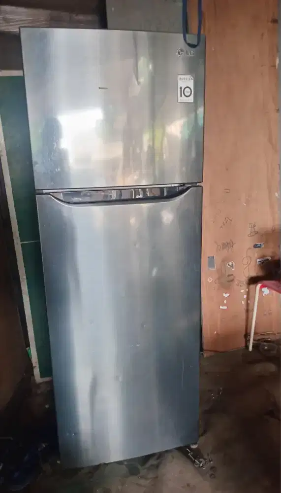 Di jual kulkas 2 pintu LG inverter,mulus normal siap pakai
