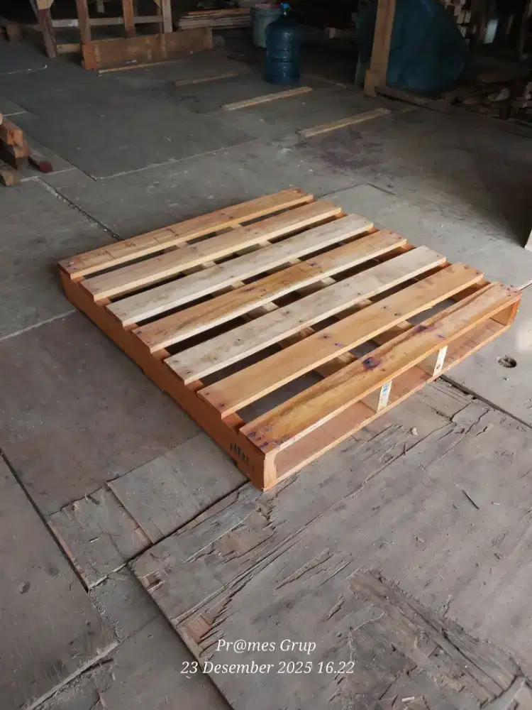 Palet kayu uk : 100x100 cm