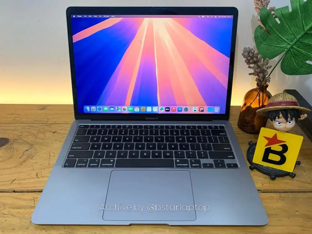 Macbook Air Retina 13 2020 Intel Core i3 RAM 8 / 256 Good Condition