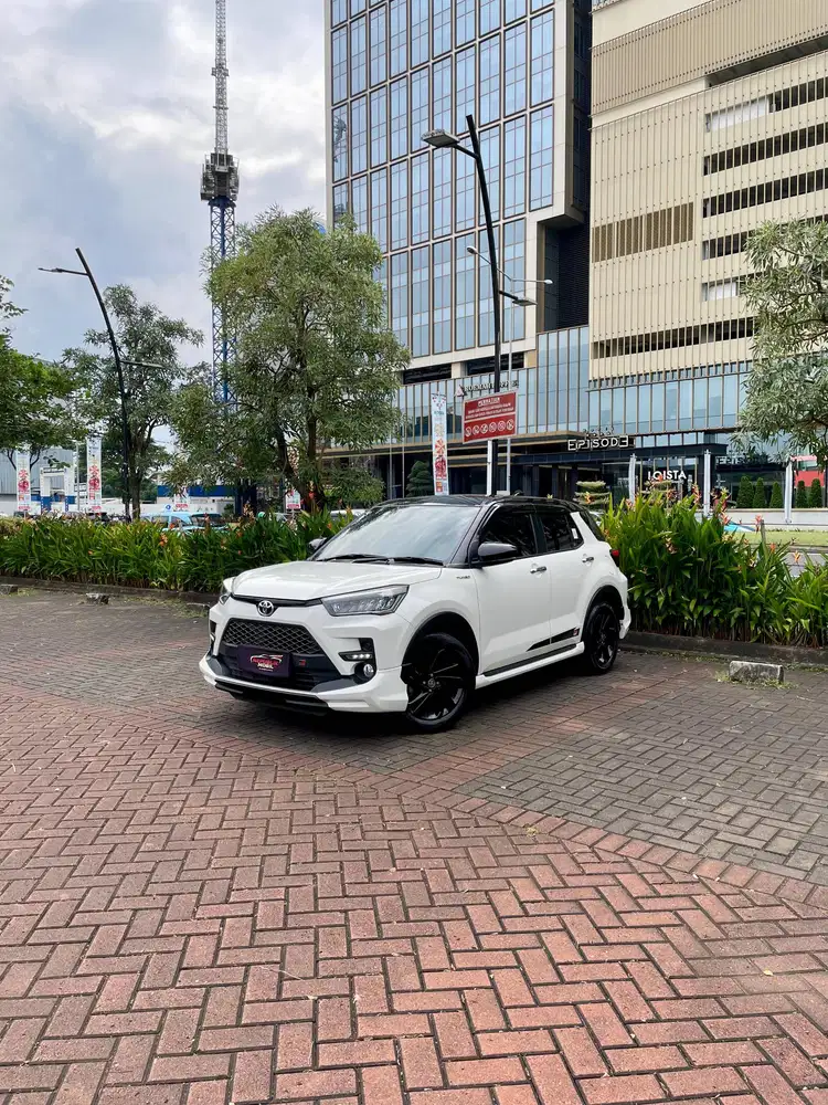 Toyota Raize 1.0T S CVT 2023 km low (two tone)