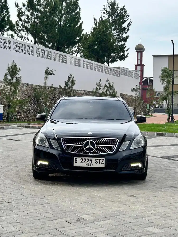 Mewah Sunroof Kursi Pijet Mercedes-Benz E300 Avantgarde 2010 Bensin