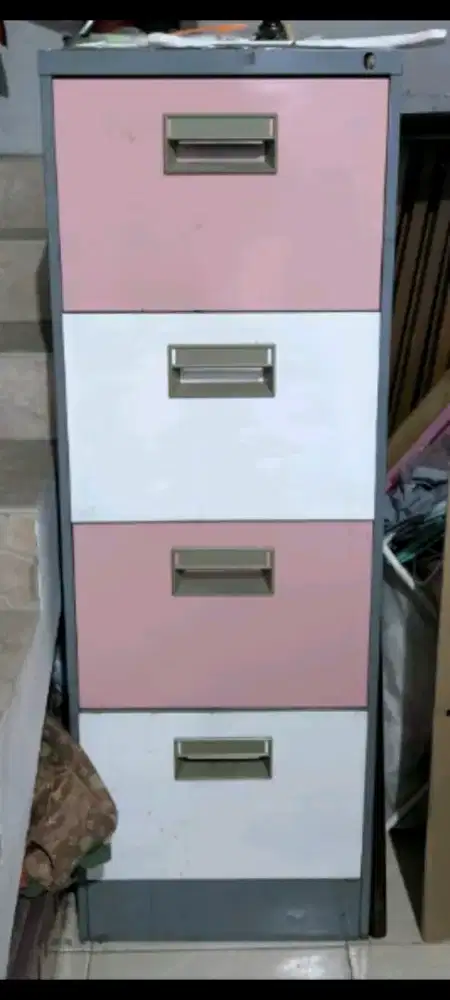 kabinet besi 4laci