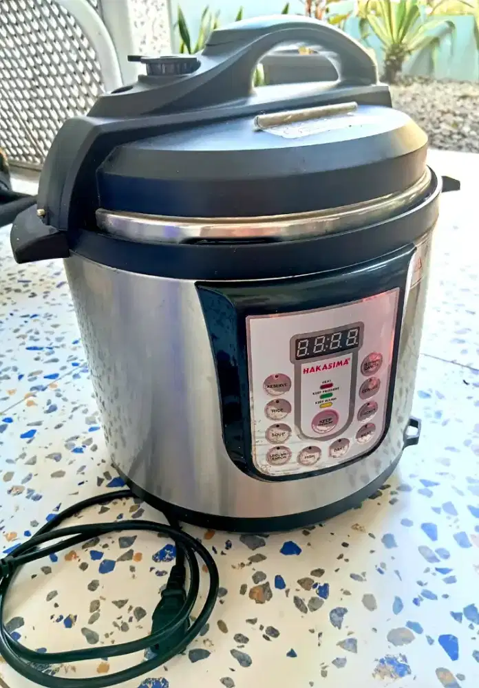 Jual HAKASIMA Presto listrik digital serbaguna 6 liter -400 watt bekas