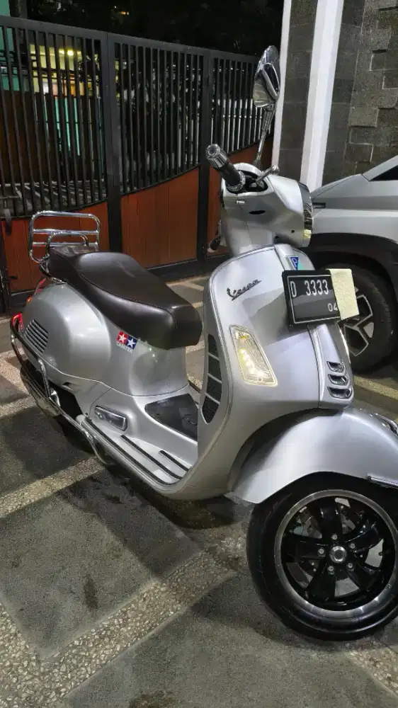 Vespa GTS 150 silver 2021 mulus terawat