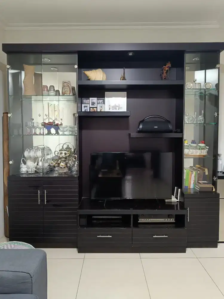 Lemari tv dan pajangan