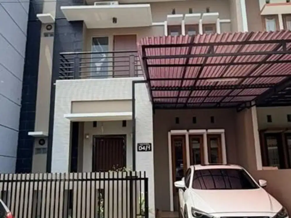 Rumah 2 Lantai strategis Terawat di Taman Kopo Indah 3