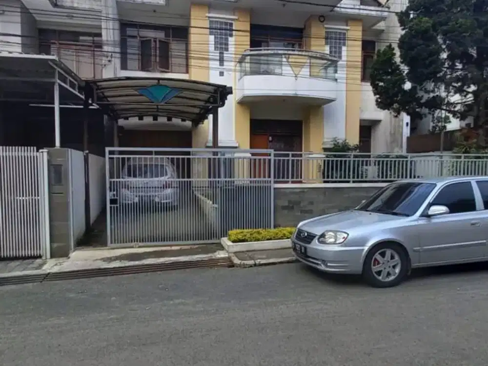 Rumah Mewah Luas 2 Lantai di Cipaku Setiabudi Bandung