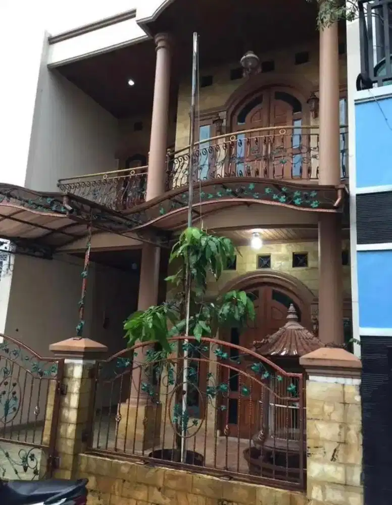 Disewakan Rumah 2 lantai 3 kamar tidur (Khusus Muslim)