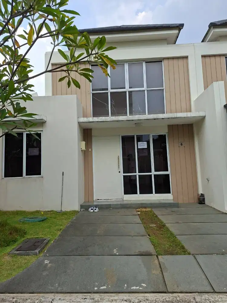 Disewakan Tanpa Perantara -  Rumah Paramount Petals