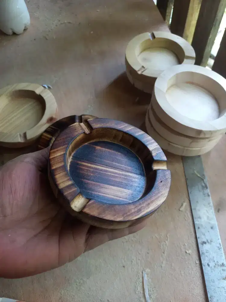 Asbak kayu bulat