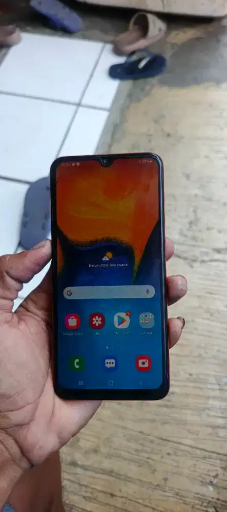 Samsung A20 HP + charger