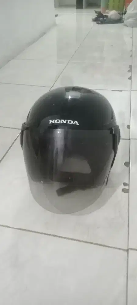 Helm Honda seken Lok Tanah Abang