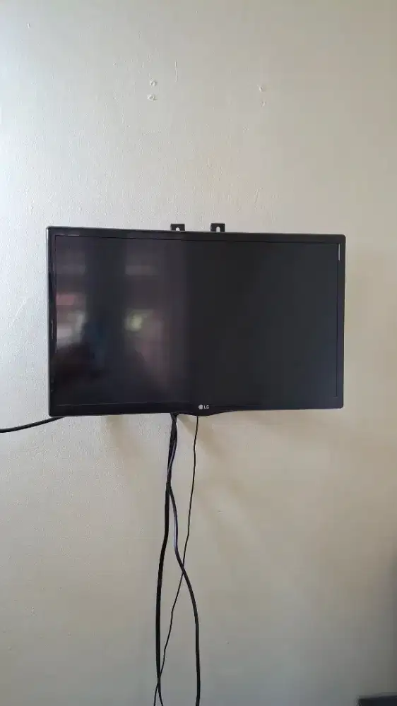 TV LG 24 Inch + Brakect + Set Box
