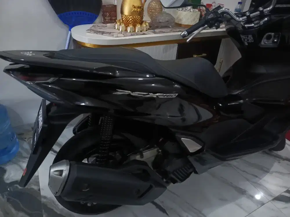 Honda New PCX 160 Warna Hitam glossy