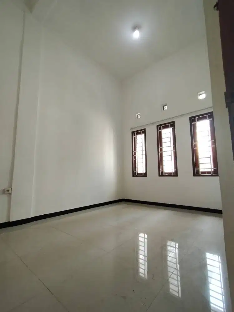 Dijual Rumah Minimalis Siap Huni di Taman Kopo Indah 3