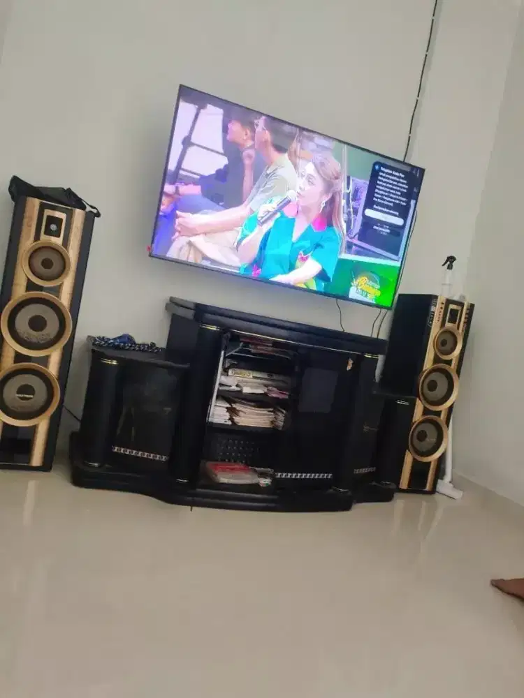 Jual televisi smart TV Samsung QLED 4K QEF1