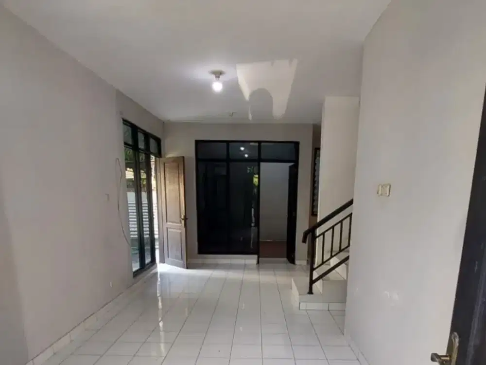 Rumah 2 Lantai Siap Huni di Mutiara Taman Palem Luas, Nyaman, Lokasi Strategis!