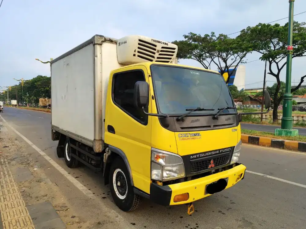 Mitsubishi Canter 4 Roda Box frezer Tahun 2015